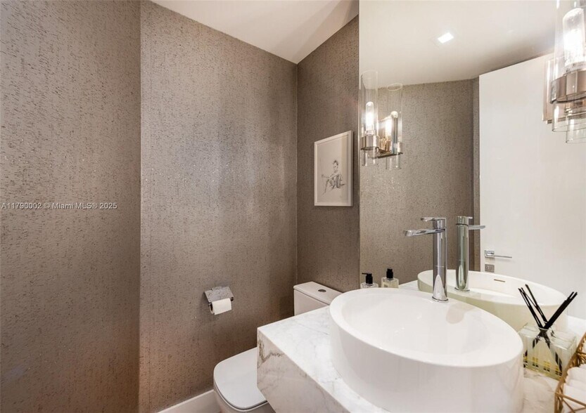Building Photo - 888 Brickell Key Dr