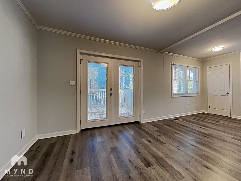 Building Photo - 6143 Castle Ct