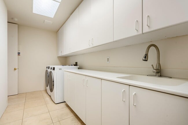 Building Photo - 79695 Mandarina