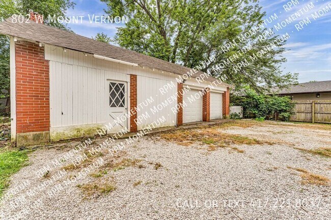 Building Photo - 802 W Mt Vernon St