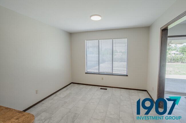 Building Photo - 1433 SW 93rd St