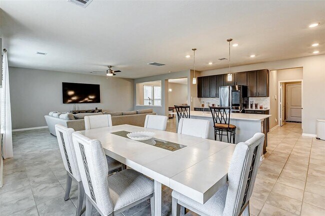 Building Photo - 2939 Lazarina Ln