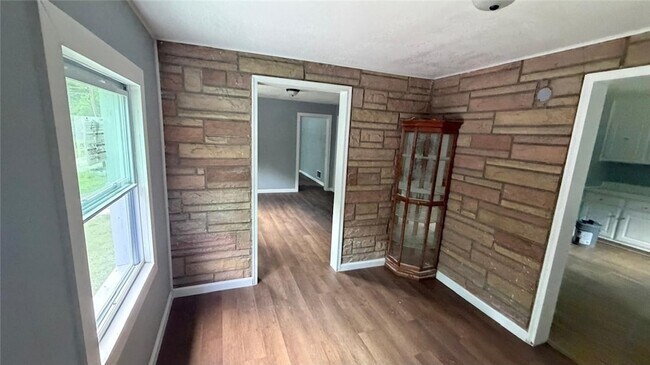 Building Photo - 1021 California Dr