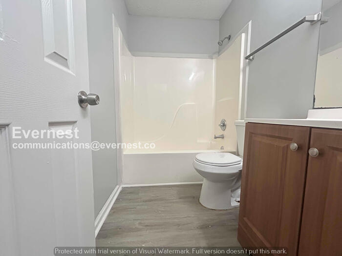 Building Photo - 5223 Alexander St