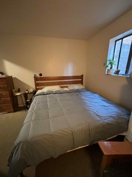 Master Bed - 332 E Main St