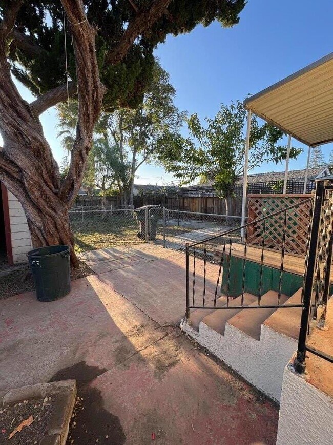 Building Photo - 277 Kirk Ave