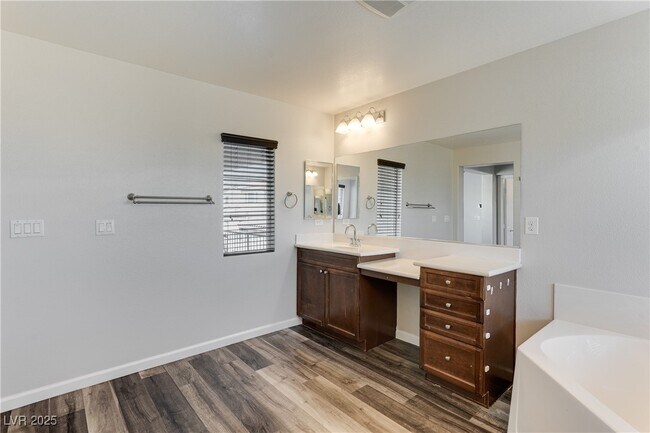 Building Photo - 6632 Ditmars St