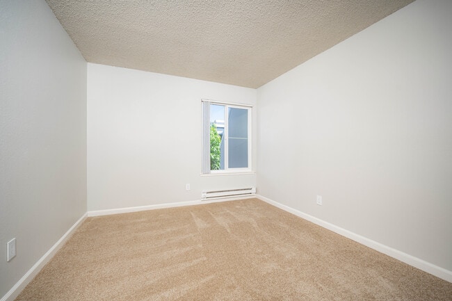 Breakwater 1 Bed, Bedroom - Breakwater Apartments