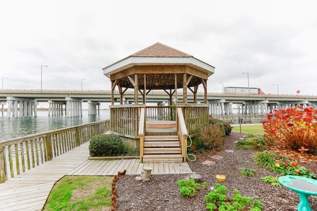 Building Photo - Stunning Waterfront Condo with Deep Water Access!