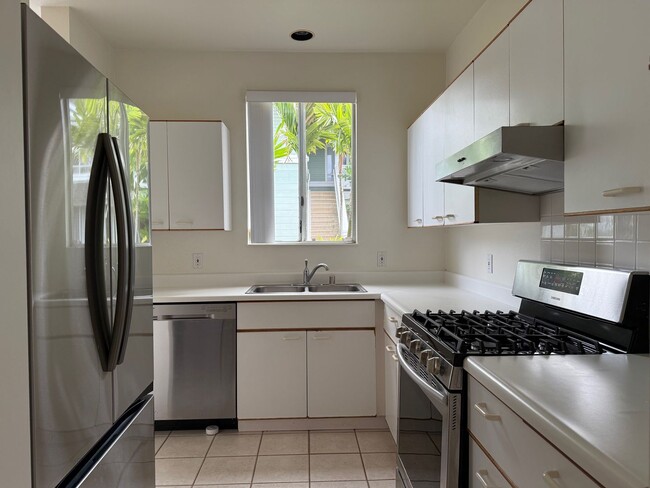 Building Photo - Spacious 2 Bedroom, 2 Full Bath End Unit with 2 Parking at Kekuilani Villas