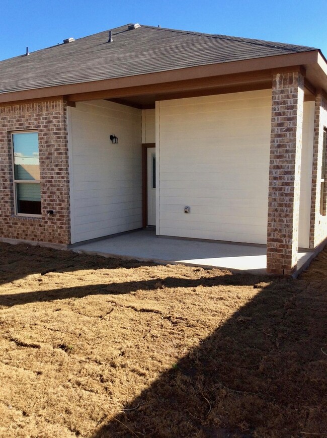 Building Photo - LUXURY TOWNHOME LOCATED IN PECAN PARK, BAS...