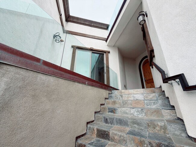 Building Photo - Spacious 6 Bed in Carlsbad with Ocean Views and Roof Top deck, 1 mile to the Beach!!