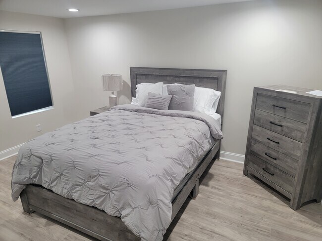 Building Photo - 401 S Ann St