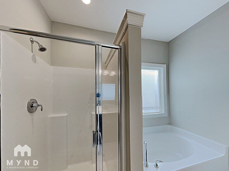 Building Photo - 321 Midnight Moon Dr