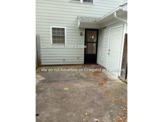 Building Photo - 405 Cityview Ln