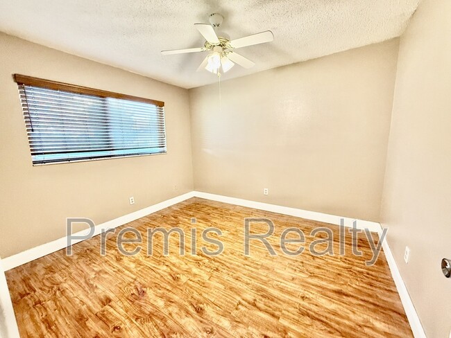 Building Photo - 2381 Timbercrest Cir W