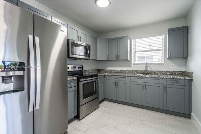 Building Photo - 465 NE 59th St