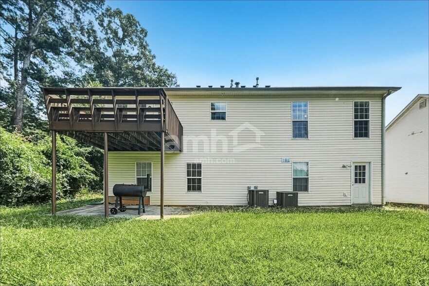 Building Photo - 1772 N Oak Dr