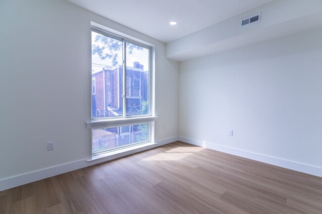 Building Photo - 3956 Parrish St