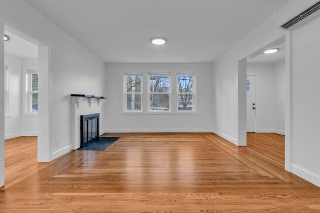 Building Photo - 116-118 White Street Unit 118