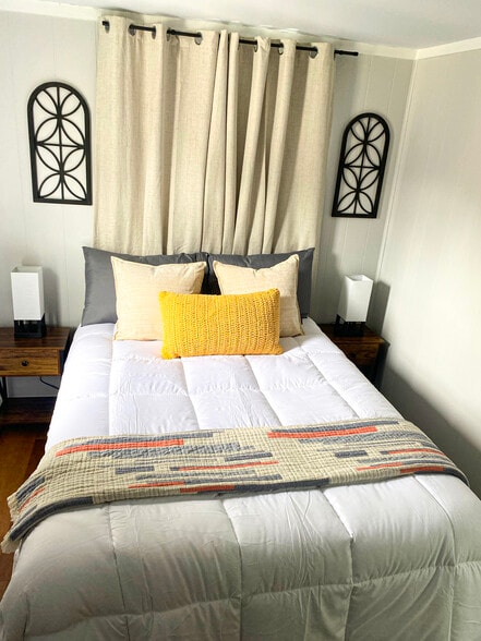 Building Photo - 254 W Main St