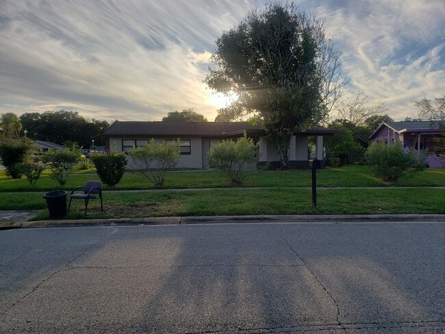 Building Photo - 3 bedroom 2 bath home
