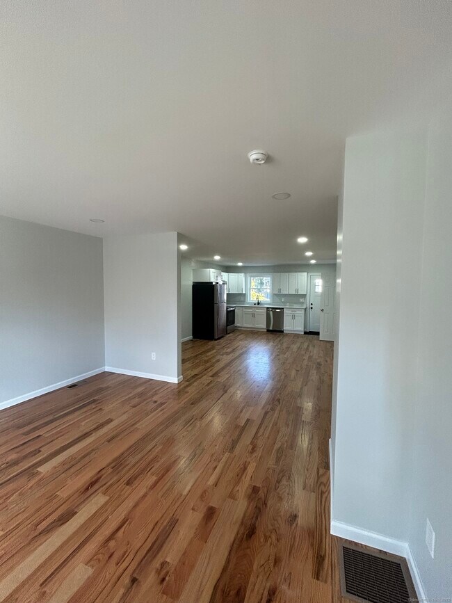 Building Photo - 388 William St