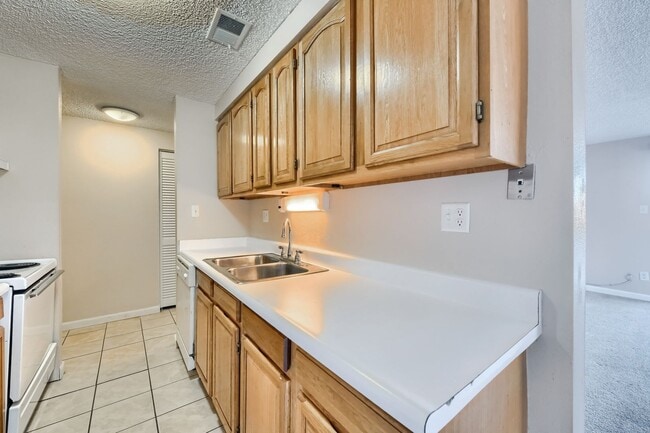 Building Photo - 130 E Highline Cir