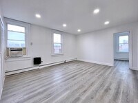 Building Photo - 389 Monmouth St