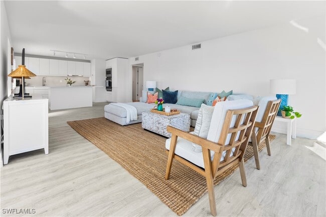 Building Photo - 1100 8th Ave S