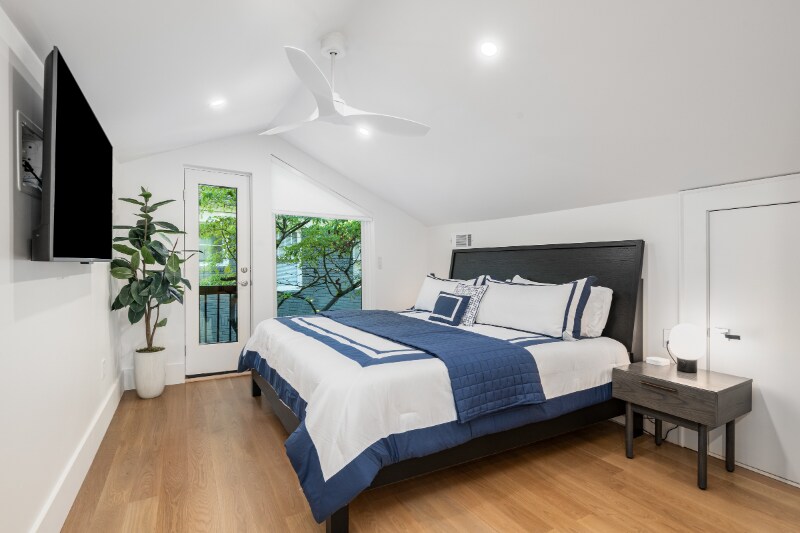 Building Photo - 413 8th St NE