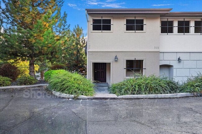 Building Photo - 2111 Brittany Ln