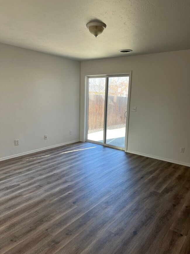 Building Photo - Coming soon! 4 bed 2.5 bath home in Meridian