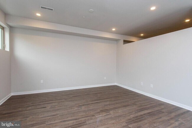 Building Photo - 1227 N 7th St