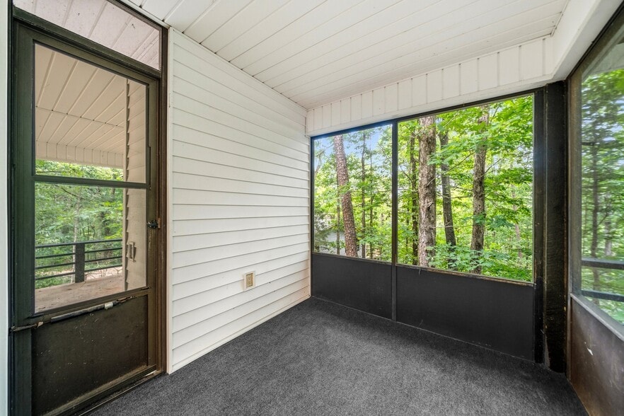 Building Photo - 11 Vitoria Ln