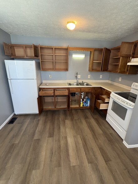 Building Photo - 1835 Carpenter Cir