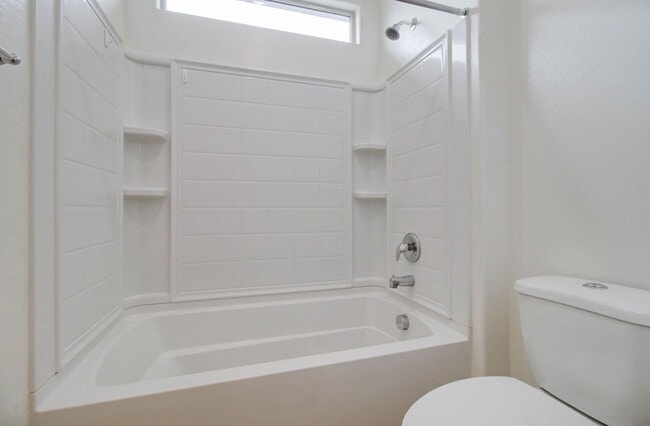 Building Photo - 1106 E Regent Dr