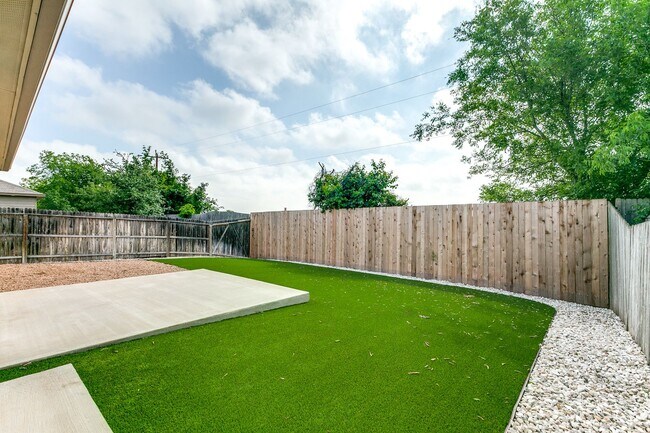 Building Photo - WILDHORSE AT TAUSCH FARMS RENTAL