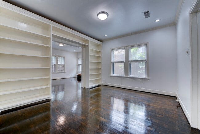 Building Photo - 2415 Elmen St