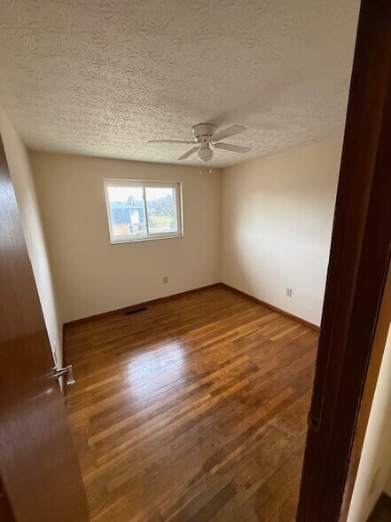 Building Photo - 3402 Beachworth Dr