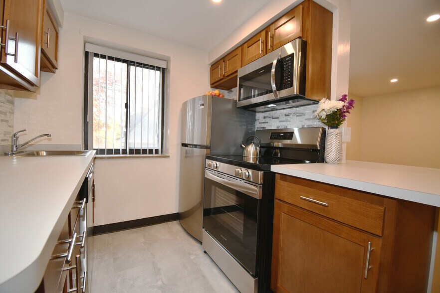 Primary Photo - Ellsworth Towers