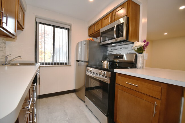 Building Photo - Ellsworth Towers