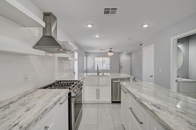 Building Photo - Fully Remodeled 3 Bed/ 2.5 Bath Home For Rent
