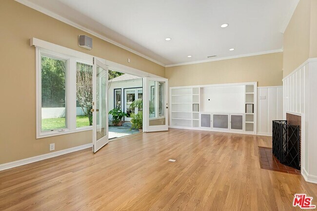 Building Photo - 1318 San Ysidro Dr