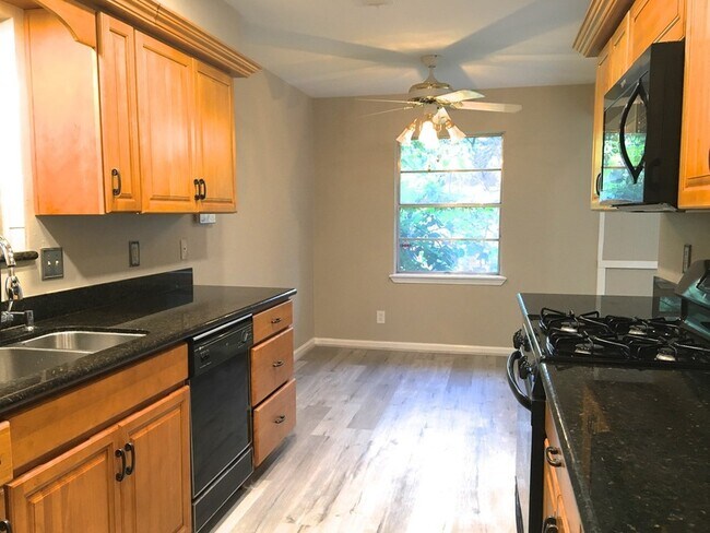 Building Photo - 9307 Val Verde St