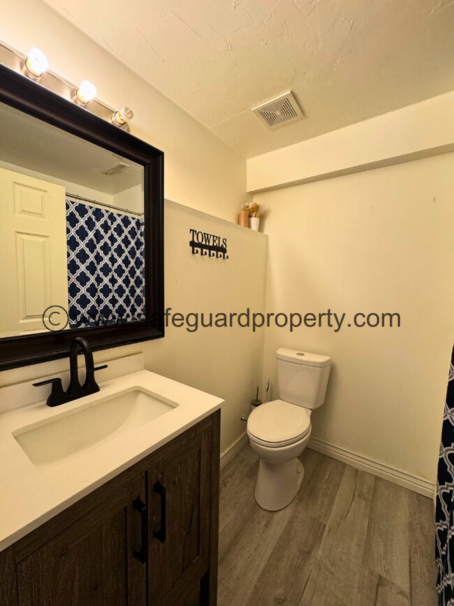 Building Photo - Welcoming Multi-Level Home for Rent in Wes...
