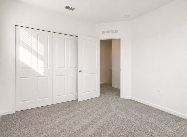 Building Photo - 409 Bogey Dr