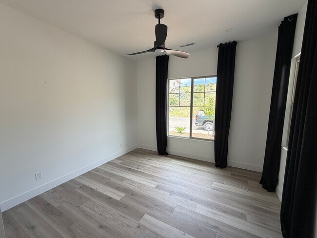 Building Photo - 1197 Sassaby Cir