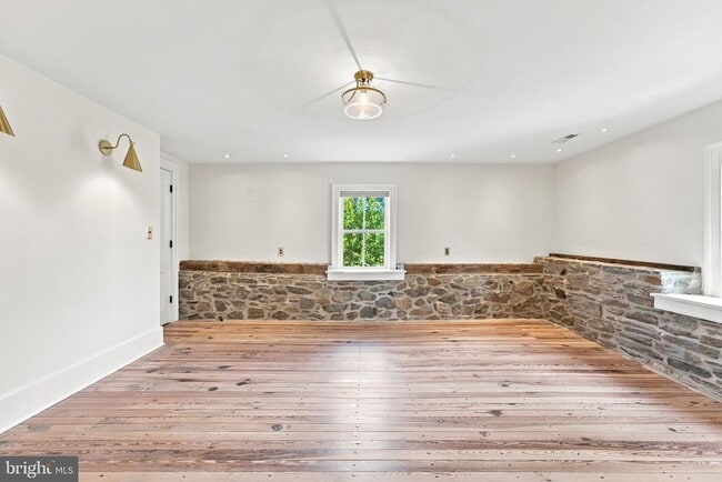 Building Photo - 5519 Hopewell Rd