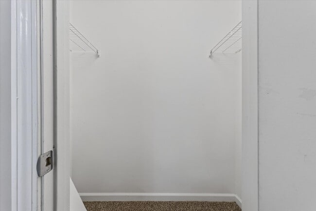 Building Photo - Pet Friendly Three Bedroom!